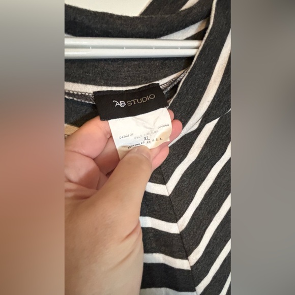 Black and white, open back! - Picture 3 of 3